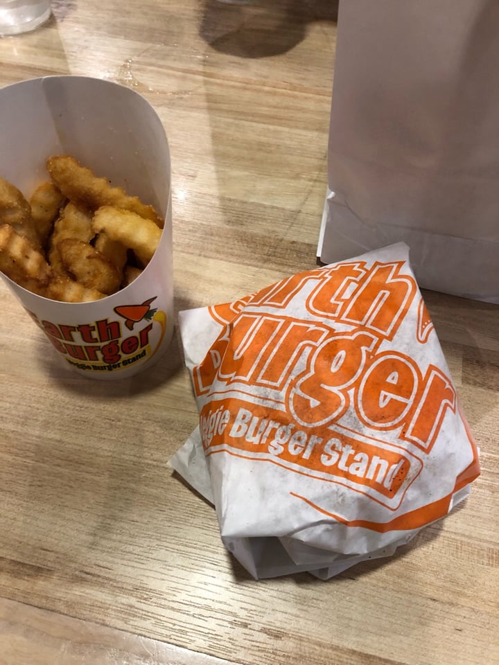 photo of Earth Burger Spicy Chik’n Sandwich shared by @nikkessler on  06 Apr 2019 - review