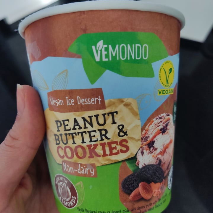 photo of Vemondo  Vegan Ice Dessert Peanut Butter & Cookies shared by @jessicadit on  07 Aug 2022 - review