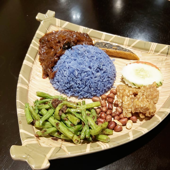 photo of Coco Veggie Nyonya Cuisine Butterfly Pea Coconut Steam Rice shared by @herbimetal on  17 Aug 2022 - review