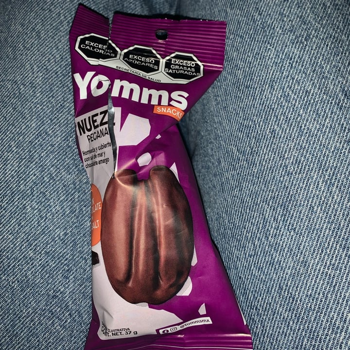 photo of Yomms Nuez pecana Dark chocolate con sal shared by @fride on  06 Dec 2021 - review