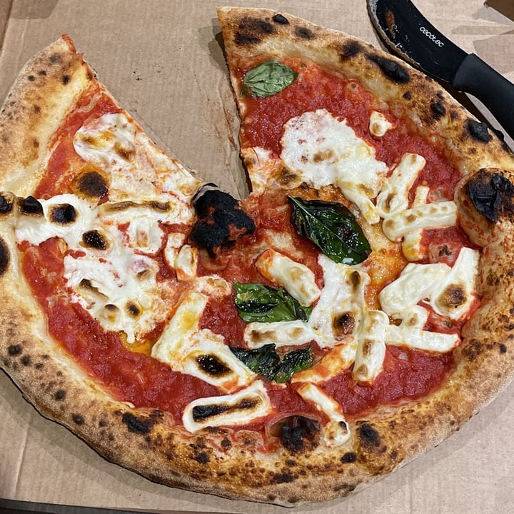 photo of Garden Pizza Terrassa Pizza margarita shared by @gabi1603 on  05 Jul 2022 - review