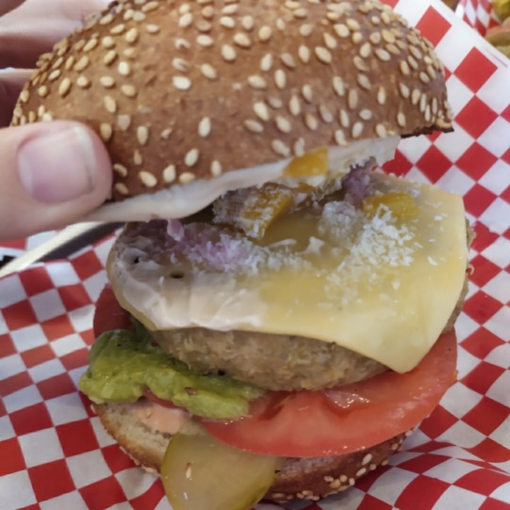 photo of La Golosa Vegan Vurger - Gracia Hamburguesa Mumbai shared by @marinarp12 on  06 Apr 2022 - review