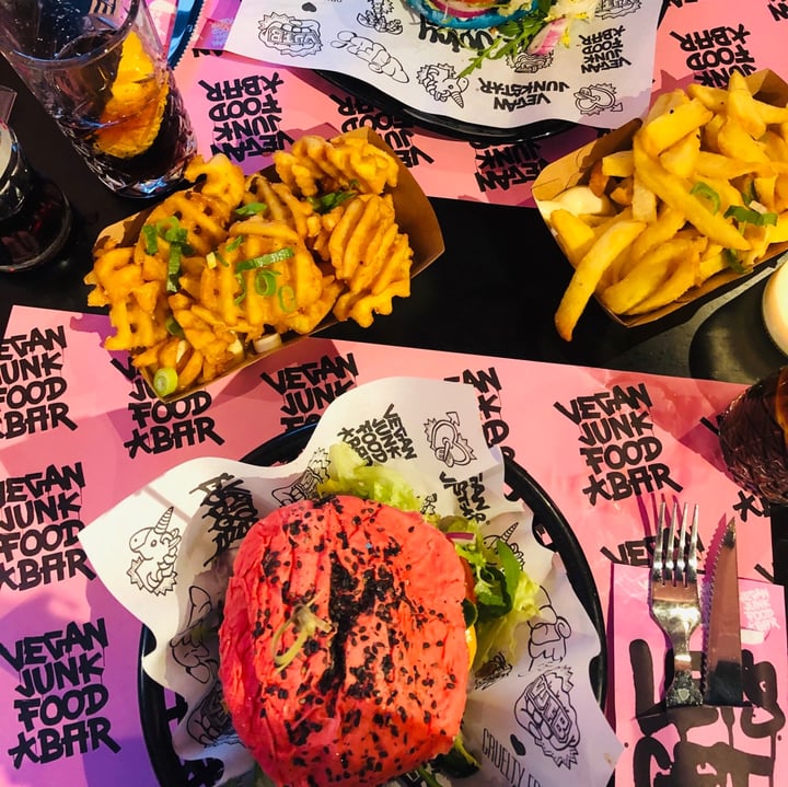 photo of Vegan Junk Food Bar Daddy Mc Chik’N burger shared by @evarunsink on  30 Jul 2020 - review