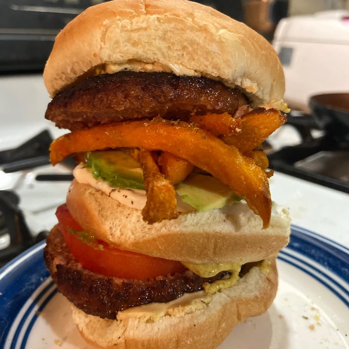 review photo of Don Lee Farms Better than beef burgers shared by @veganaiolilife on 01 Jun 2020 - review