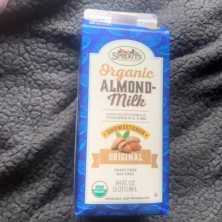photo of Sprouts Farmers Market Almond milk unsweetened original shared by @jordynszn on  28 Sep 2019 - review