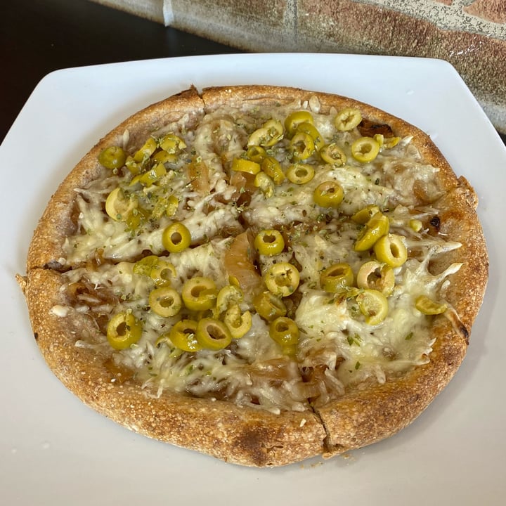 photo of KINOA Pizza fugazzeta vegana shared by @andrius on  29 Oct 2021 - review