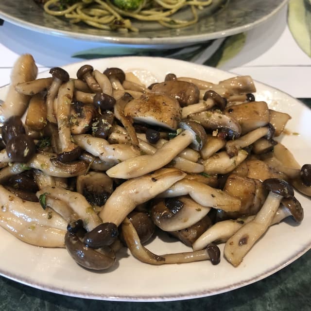 「Sautéed mixed mushroom」の料理の写真