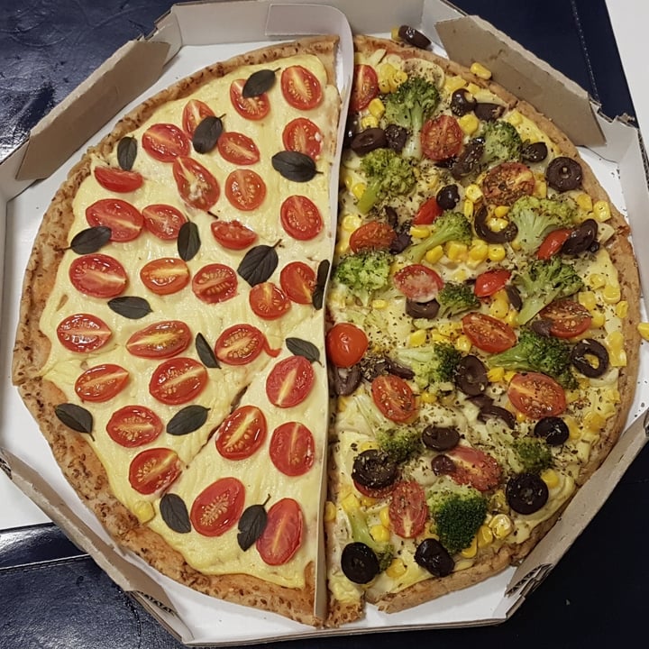 photo of Zero Glutine - Pizzaria sem glúten Pizza Marguerita e Legumes shared by @tainac on  18 Jul 2022 - review