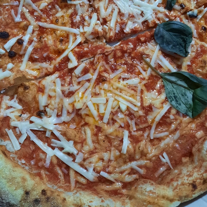 photo of Piperita Pizza margherita Vegan shared by @tania- on  11 Mar 2022 - review