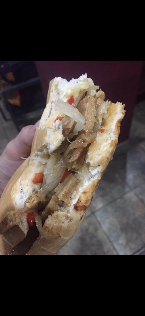 photo of Dolce Vita Sandwich de seitán en tiras shared by @heycharliebrown on  21 Aug 2019 - review