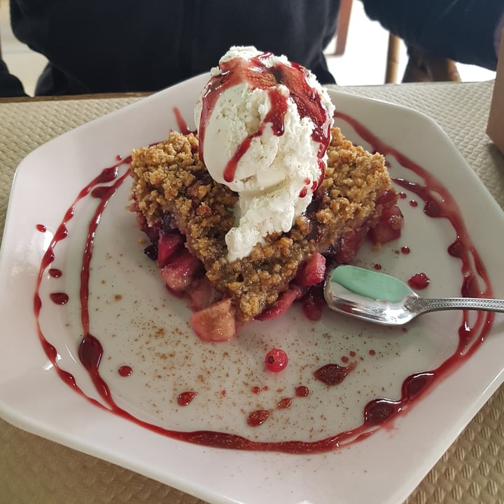 photo of La Libélula Vegan Café Crumble with ice cream shared by @matthewmkr on  07 Nov 2021 - review
