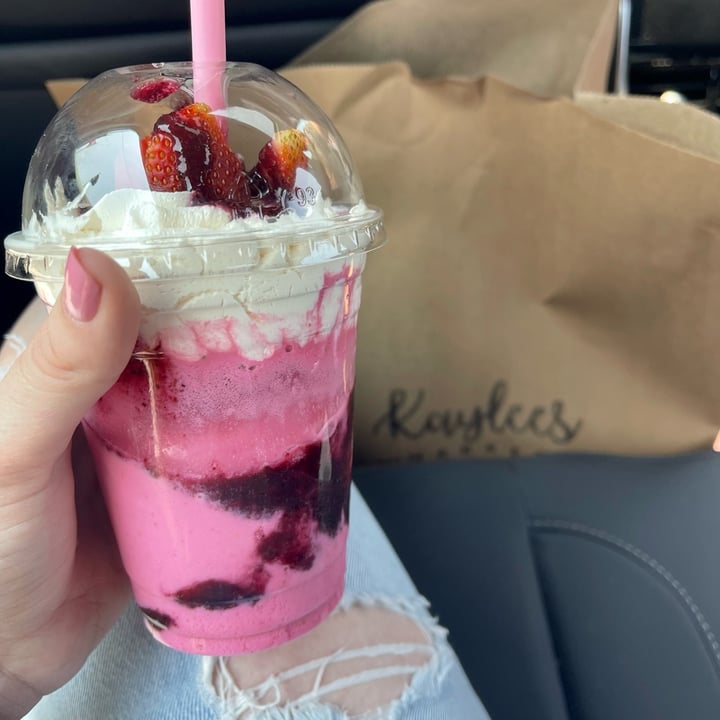 photo of Kaylee's Eatery Strawberry Milkshake shared by @jeanne-marie on  28 Nov 2022 - review