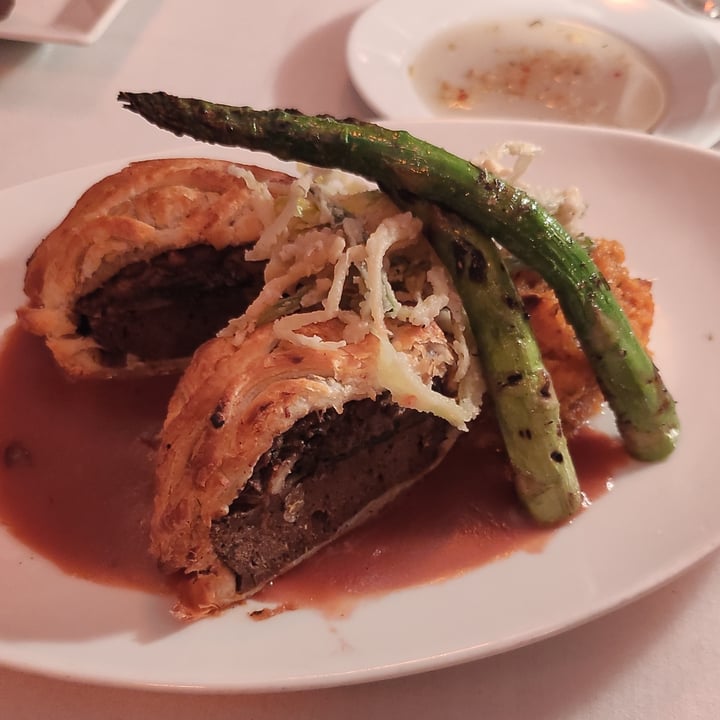 photo of Kres Chophouse Beef Wellington (vegan) shared by @eatwithzara on  08 Nov 2021 - review