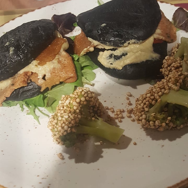 review photo of Soul Kitchen Bao buns con seitan Stonnato e broccoli al miglio soffiato shared by @lullibulli on 06 Oct 2022 - review