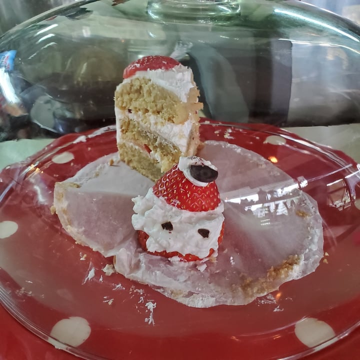 photo of V.W Vegan Cafe Daily Cake (Strawberry) shared by @moosewong on  16 Dec 2020 - review