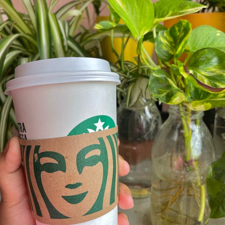 review photo of Starbucks Avellana Latte con leche de avena shared by @je55y on 17 Oct 2021 - review