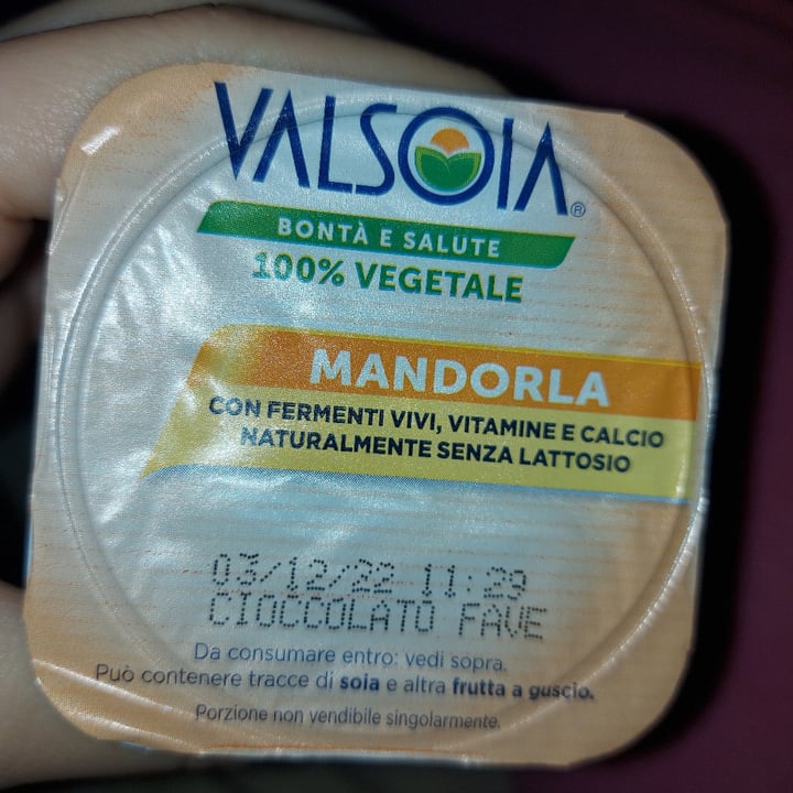 photo of Valsoia Yogurt Mandorla - Cioccolato e fave di cacao shared by @notacow on  16 Nov 2022 - review