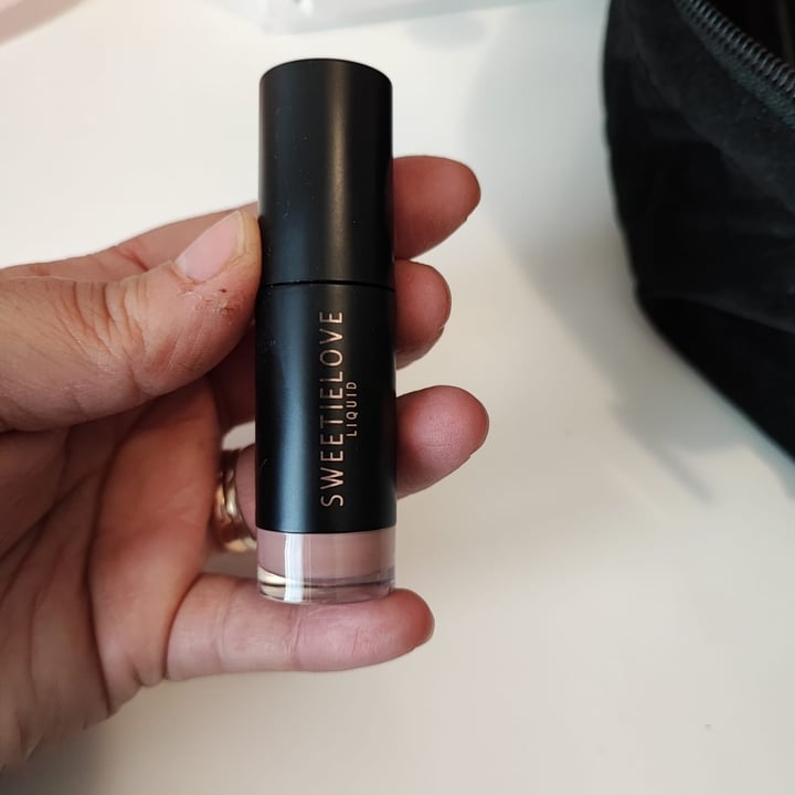 review photo of Clio Makeup Sweetie Love liquid shared by @federicab on 12 Apr 2022 - review