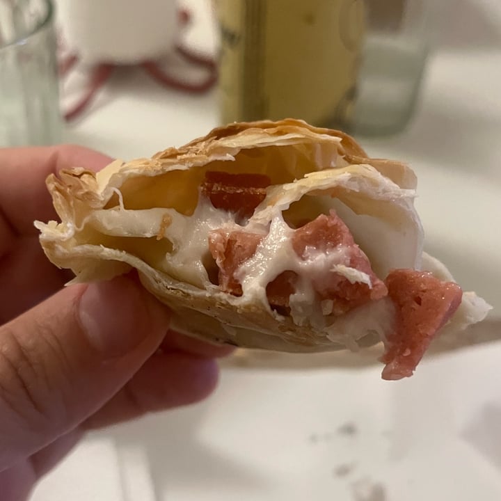 photo of Un Amor De Vegano empanada de jamón y queso shared by @emanuelo on  09 Nov 2022 - review