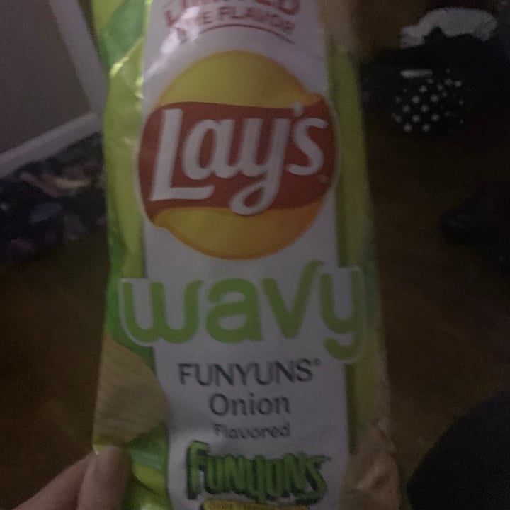 photo of Lay's Wavy Funyuns Onion flavored chips shared by @chubbyvegan41 on  12 Aug 2021 - review