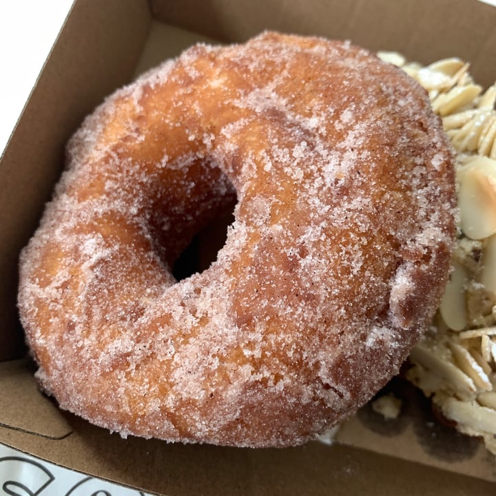 photo of Smith and Deli Cinnamon Doughnut shared by @cnnna on  07 Feb 2021 - review