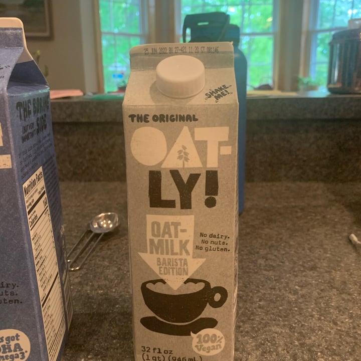 review photo of Oatly Oat Drink Barista Edition shared by @betjack93 on 27 May 2022 - review