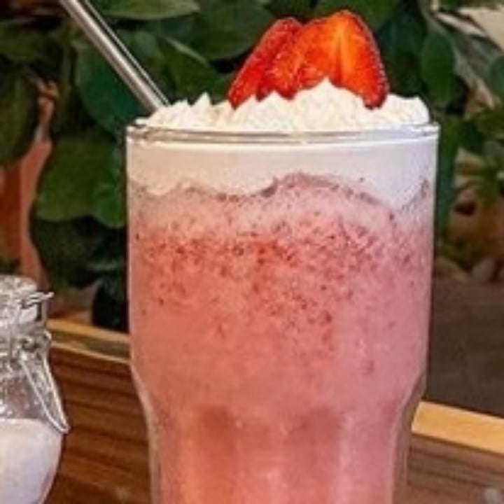 photo of Hierba Santa Frappe de fresa shared by @yessimayorga1 on  16 Jun 2022 - review