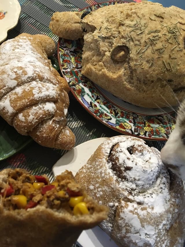Photo of the dish “Pan con romero y aceitunas”