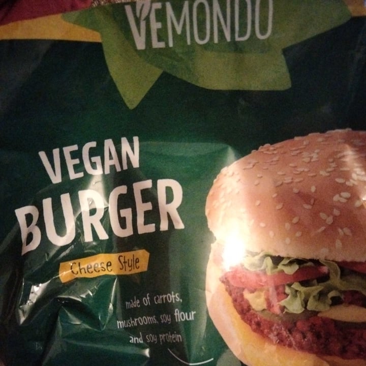 photo of Vemondo Burger Vegan Cheese Style shared by @vasconerone on  05 Aug 2021 - review