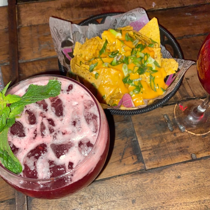 review photo of Lado v Papas con queso cheddar vegano shared by @sofiasbordi on 11 May 2022 - review