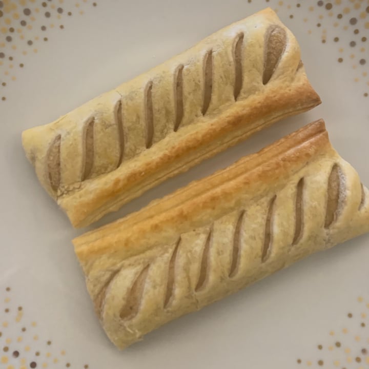 photo of Findus Meat-Free Sausage Rolls shared by @frogusvegan on  20 Feb 2021 - review