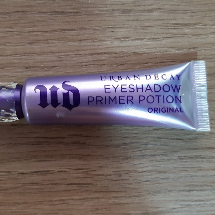 photo of Urban Decay Eyeshadow Primer Potion shared by @br3n on  05 Nov 2020 - review