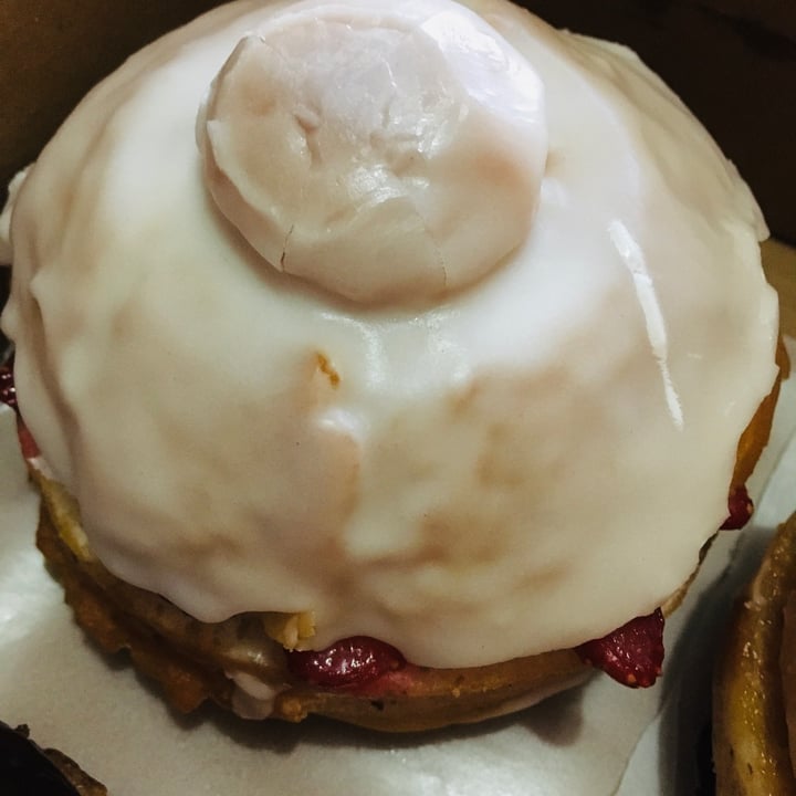 photo of The Moody Donut Berry Crush Donut shared by @darkxocolatl on  18 Oct 2020 - review