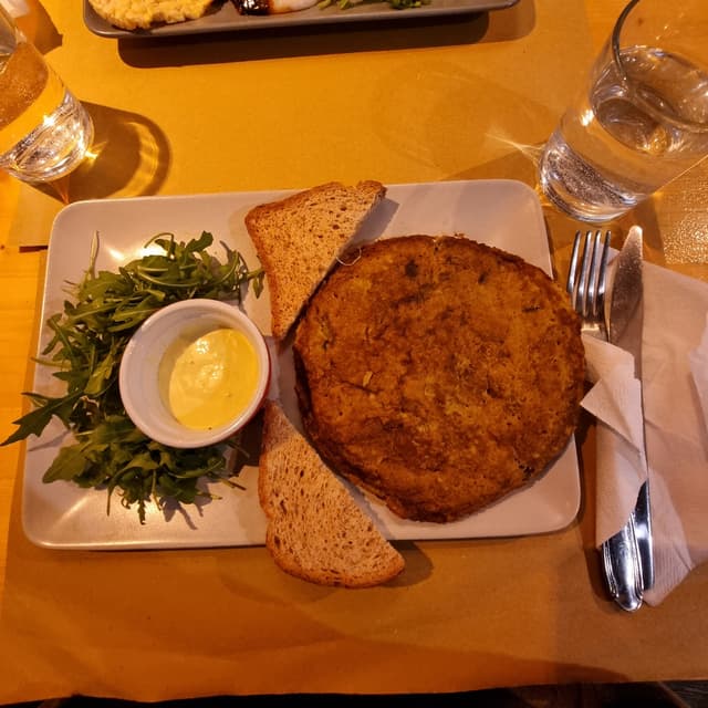 菜肴“Omelette di farina di piselli con verdure”的照片