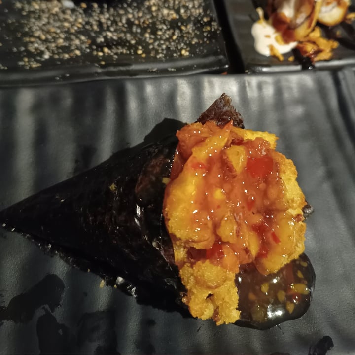photo of Kora Vegan Sushi Temaki Shimeji empanado shared by @lucasprimon on  18 Nov 2022 - review