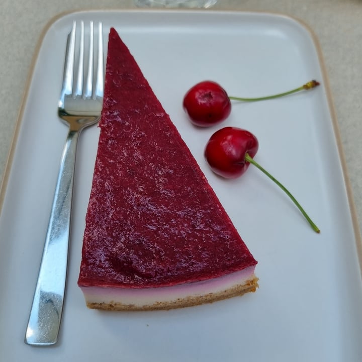 review photo of ORTO ZERO bar e tavola calda Cheesecake alla ciliegia shared by @viola227 on 09 Jun 2022 - review