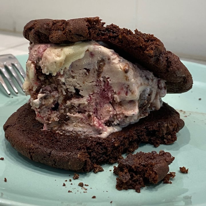 photo of Kind Kones Cookie Sandwich shared by @danh on  28 Jun 2020 - review
