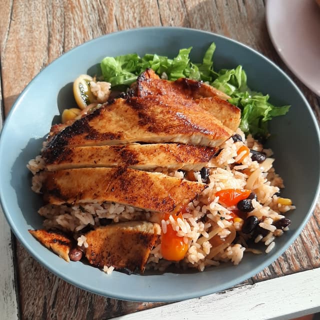菜肴“Vegan burrito bowl”的照片