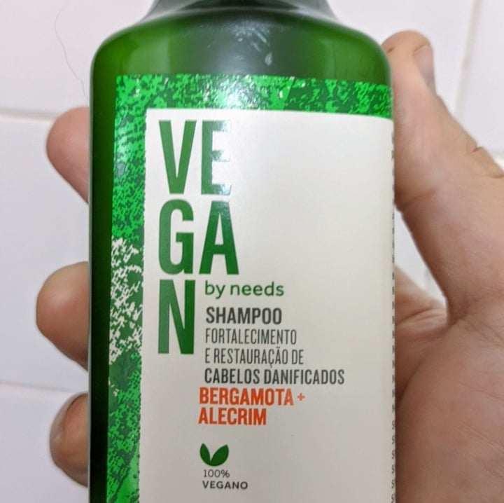 photo of Vegan by Needs Shampoo Bergamota Alecrim shared by @alexandremestrela on  19 Jul 2021 - review