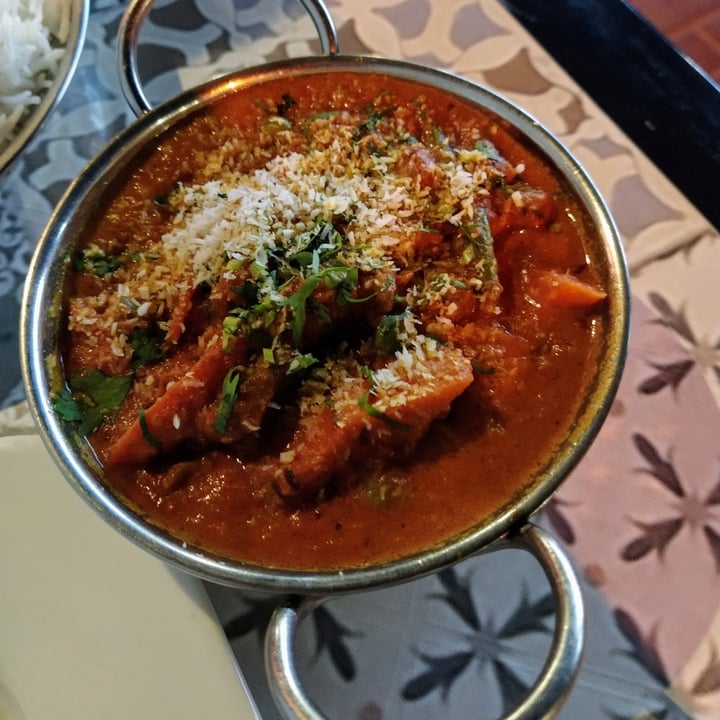 photo of New Delhi Indian Restaurant Cuisine Malta Vegetables Coconut shared by @lidiaaguilar on  24 Jul 2022 - review
