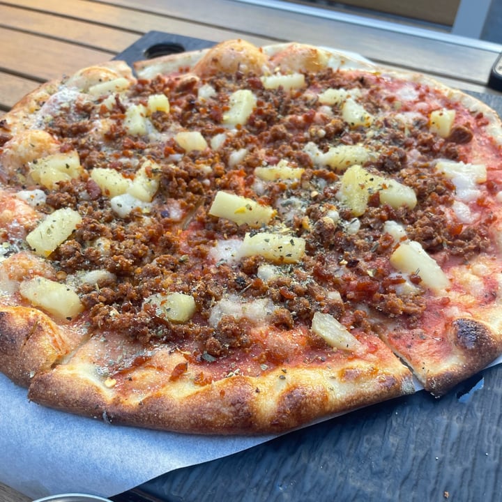 photo of Virtuous Pie Hawaiian Pizza shared by @vegan4lyfe on  17 Sep 2022 - review