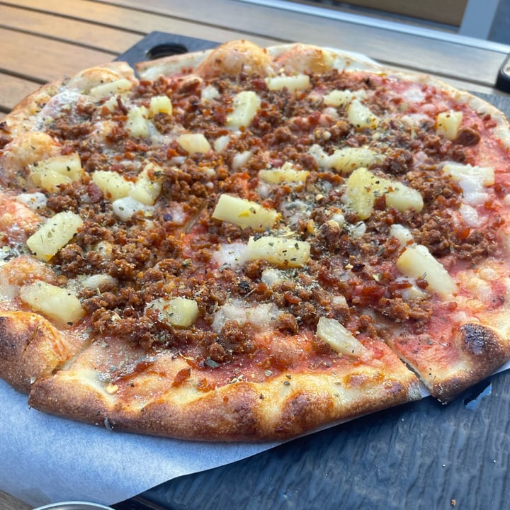 review photo of Virtuous Pie Hawaiian Pizza shared by @vegan4lyfe on 17 Sep 2022 - review