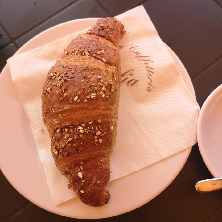 photo of Pastry Cafe Giulia Brioche Vegana Con Marmellata shared by @riako on  01 Oct 2022 - review