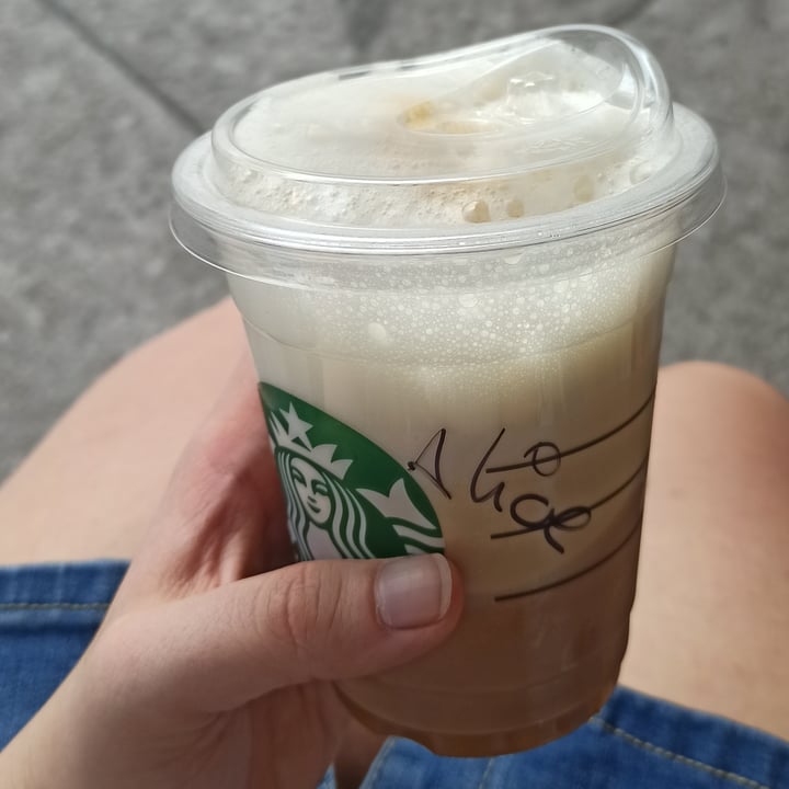 photo of Starbucks Arese Cappuccino freddo shared by @alicevanbee on  27 Aug 2022 - review