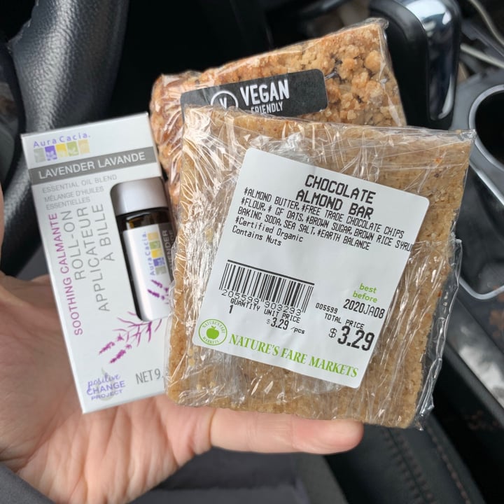photo of Natures Fare Markets Chocolate Almond bar shared by @cmunegatto on  31 Dec 2020 - review