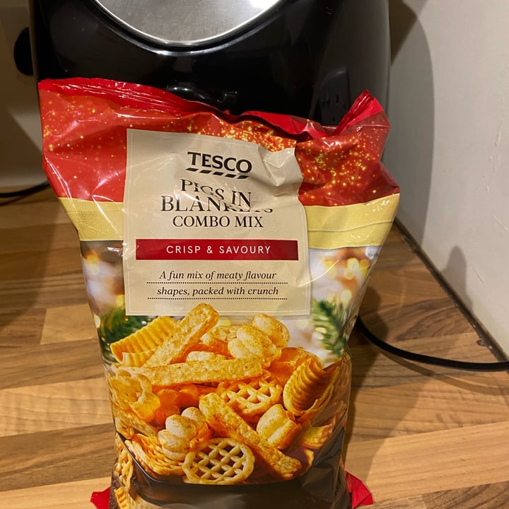 photo of Tesco Pigs in blanket chickpea popped chips shared by @joshthevegan on  10 Nov 2022 - review