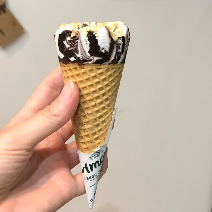 review photo of Sammontana cornetto Vaniglia Variegato Con Cacao E Nocciola shared by @usby on 20 Jul 2022 - review