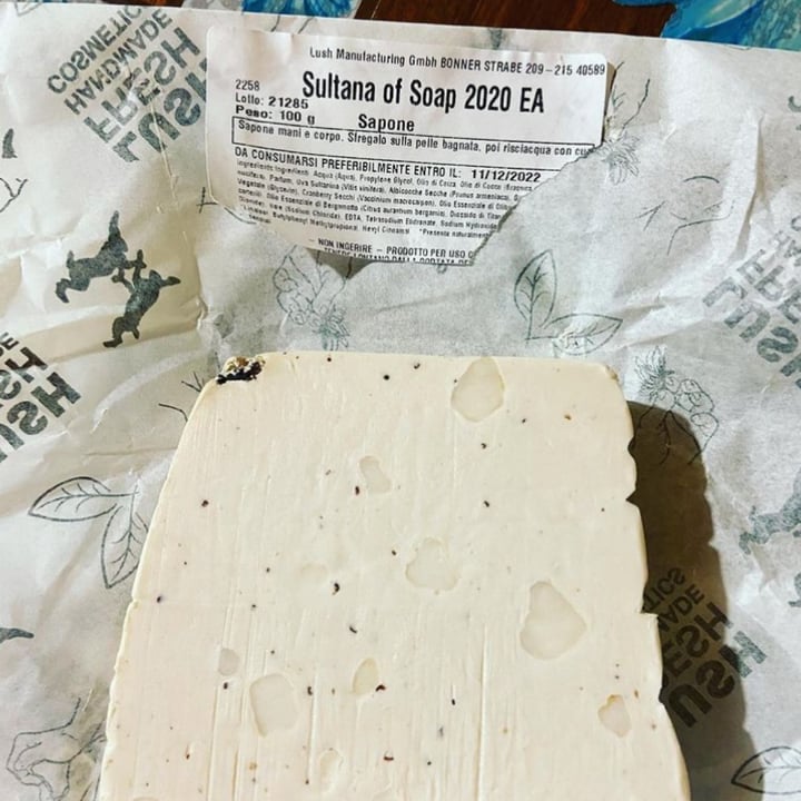 review photo of LUSH Fresh Handmade Cosmetics Soap Bar shared by @silvienji13 on 27 Nov 2021 - review
