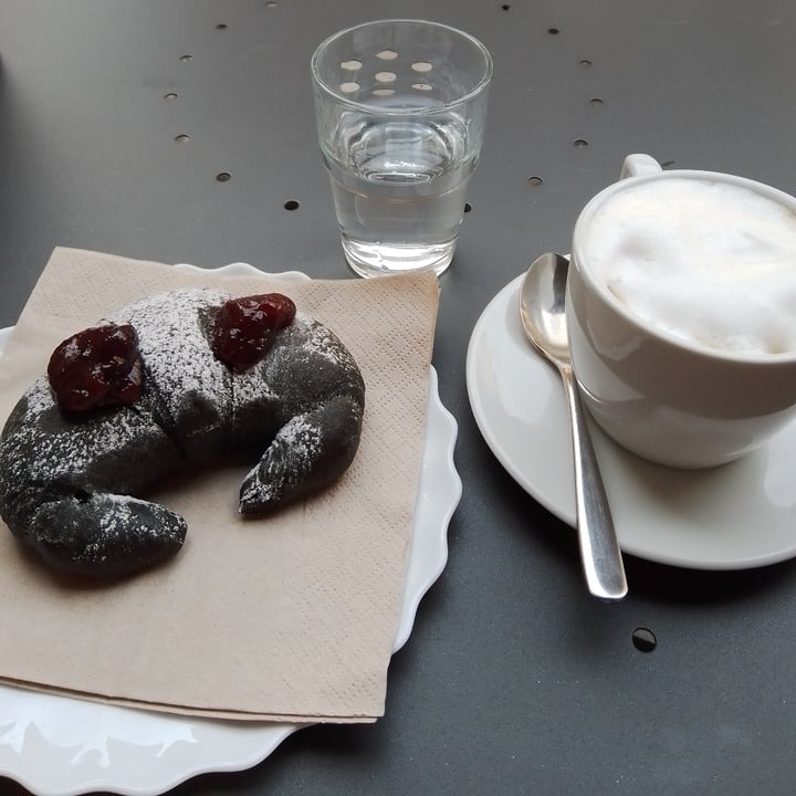 photo of Gaia Bistrot Naturale Cornetto Al Carbone Vegetale Con Marmellata E Cappuccino Con Latte Di Soia shared by @vanessaberti on  27 Nov 2021 - review