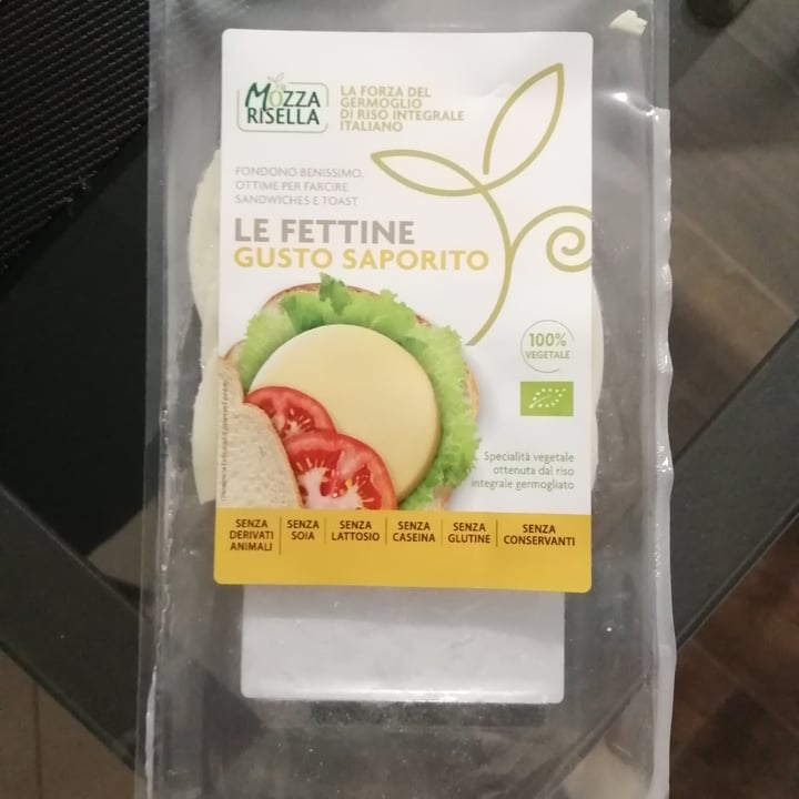 review photo of Mozzarisella Le fettine gusto saporito shared by @larayogayaga on 01 Apr 2022 - review